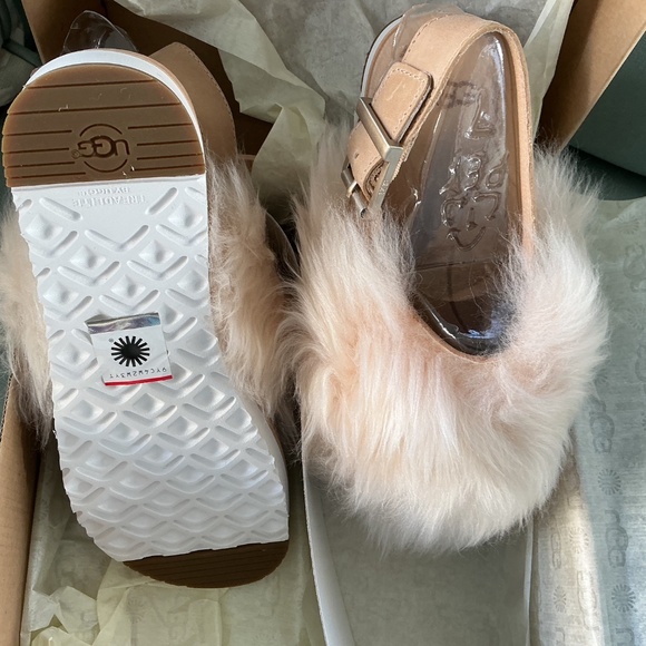 UGGS Holly Sheepskin Sandal Sz 7.5 - Picture 2 of 3